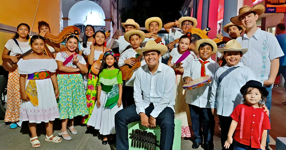 Prensa:EL SEMILLERO ENSAMBLE COMUNITARIO DE SON JAROCHO DE SAN ANDRÉS TUXTLA, VERACRUZ, CELEBRA 8 AÑOS DE PONDERAR SU CULTURA CON VERSOS Y SONES